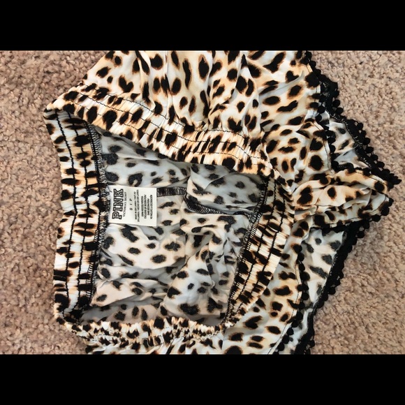 Leopard print shorts - Picture 2 of 2